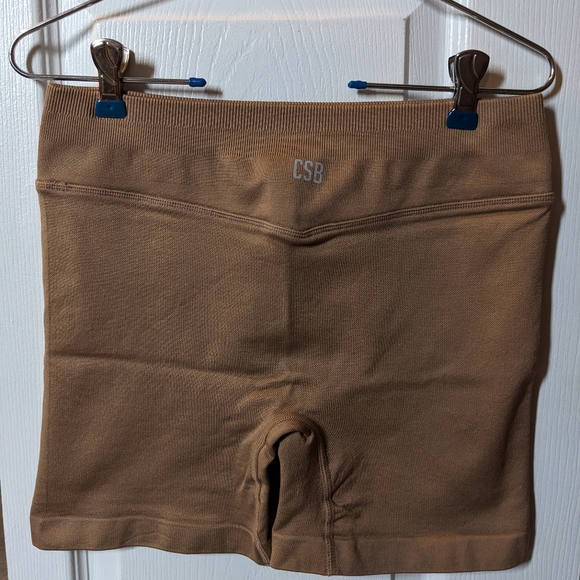 Seamless Crop Shop Boutique short - Picture 3 of 3